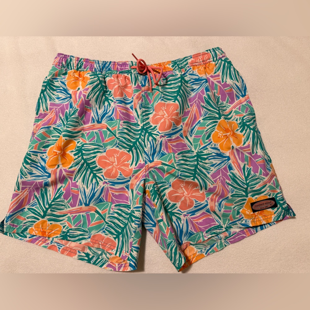 Vineyard Vines Men’s 7 Inch Floral Bathing Suit - XL